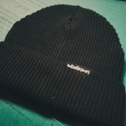 Etikettierung der Beanies für nullsechsneun